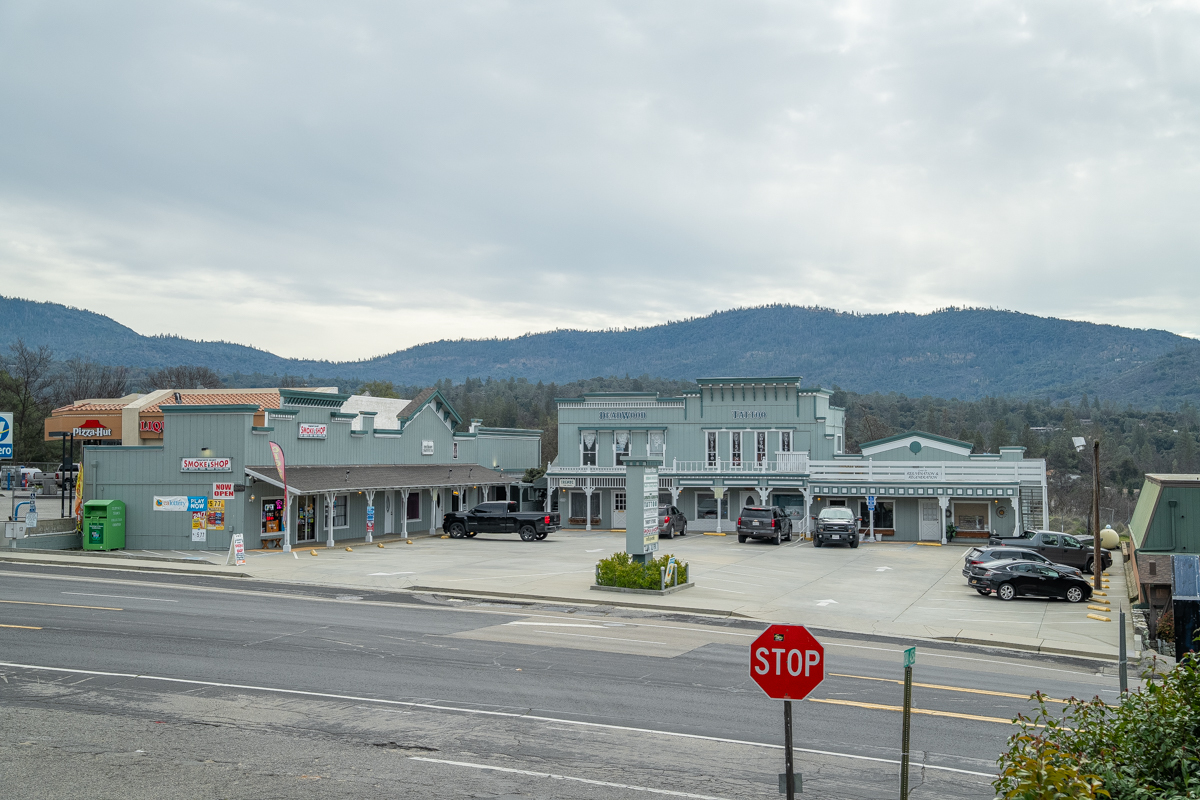 40359 Highway 41, Oakhurst, CA à vendre Photo de l’immeuble– Image 1 sur 32