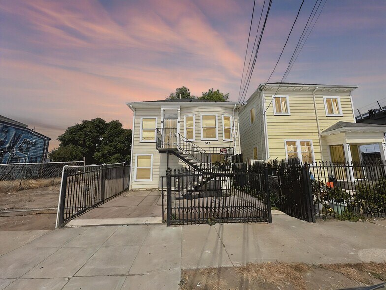 537 Chester St, Oakland, CA à vendre - Photo principale – Image 1 sur 16