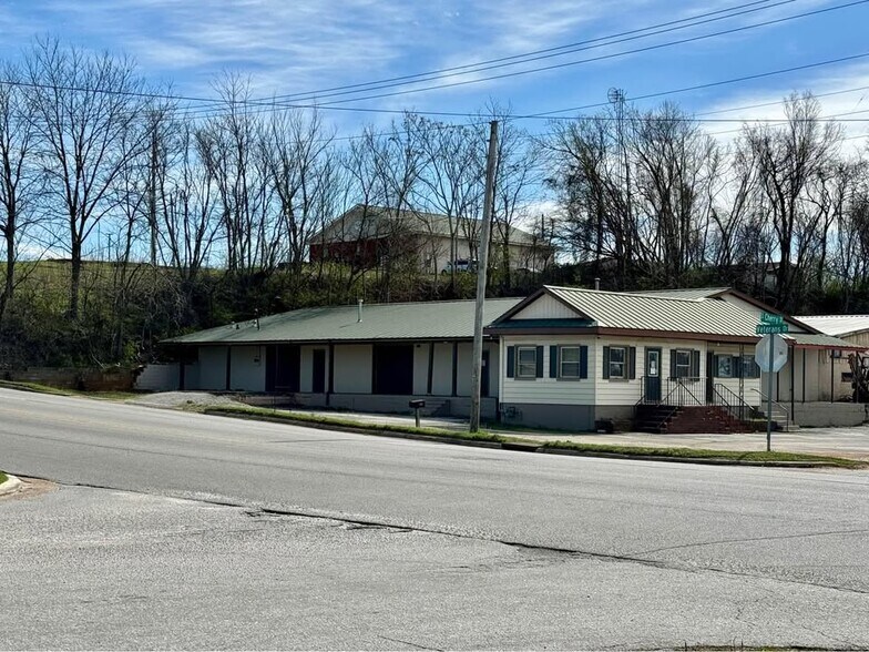 602 Veterans Dr, Florence, AL à vendre - Photo principale – Image 1 sur 10