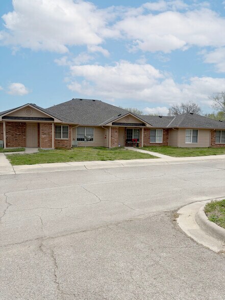 1703 N 3rd St, Neodesha, KS à vendre - Photo de l’immeuble – Image 1 sur 6