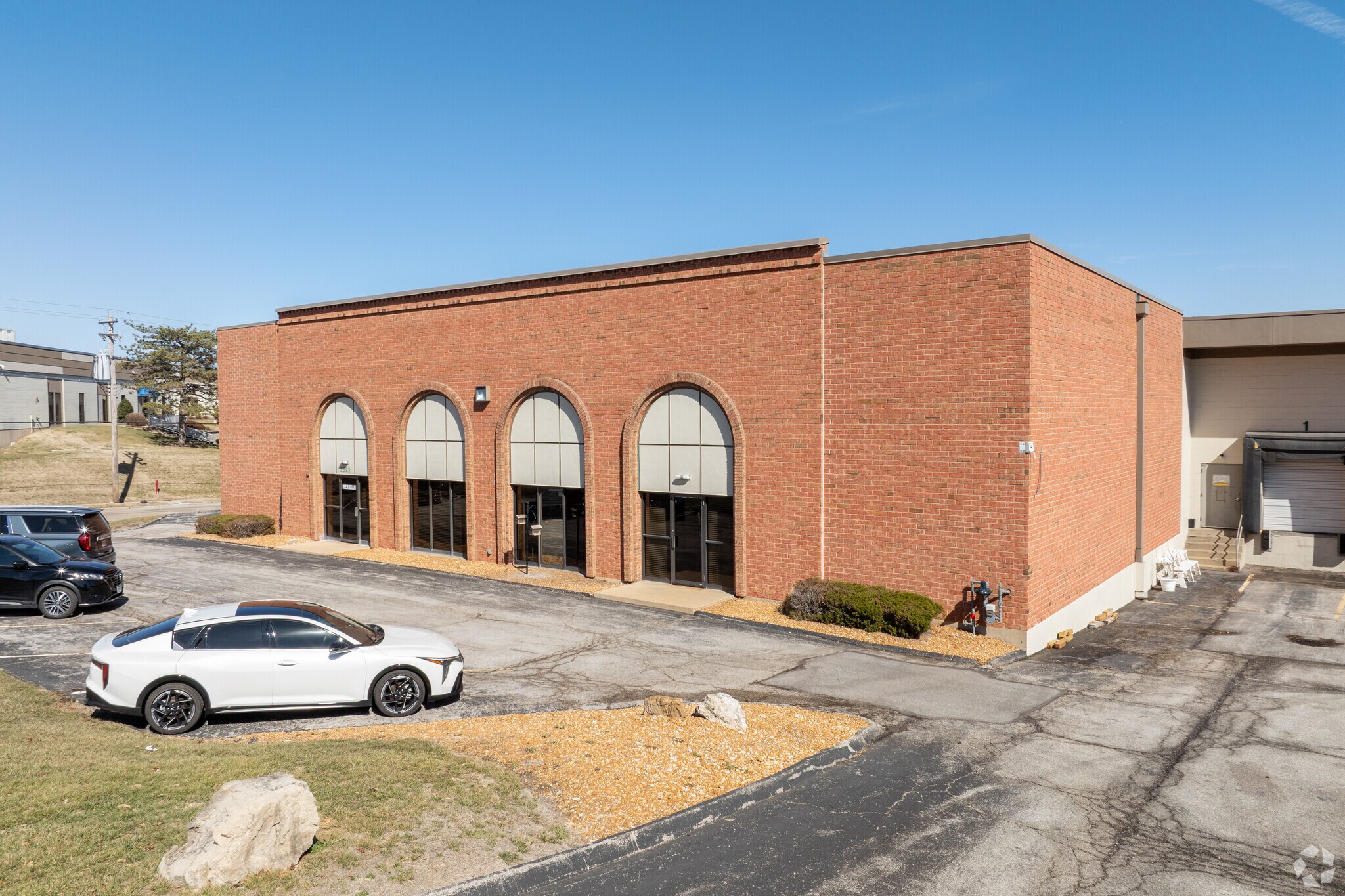 2392 Grissom Dr, Saint Louis, MO à louer Photo principale– Image 1 sur 5