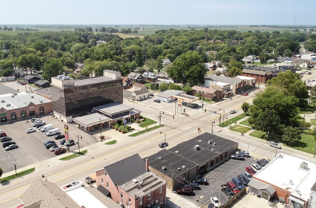 1000 S Broadway, Highland, IL à louer - Photo de l’immeuble – Image 2 sur 19