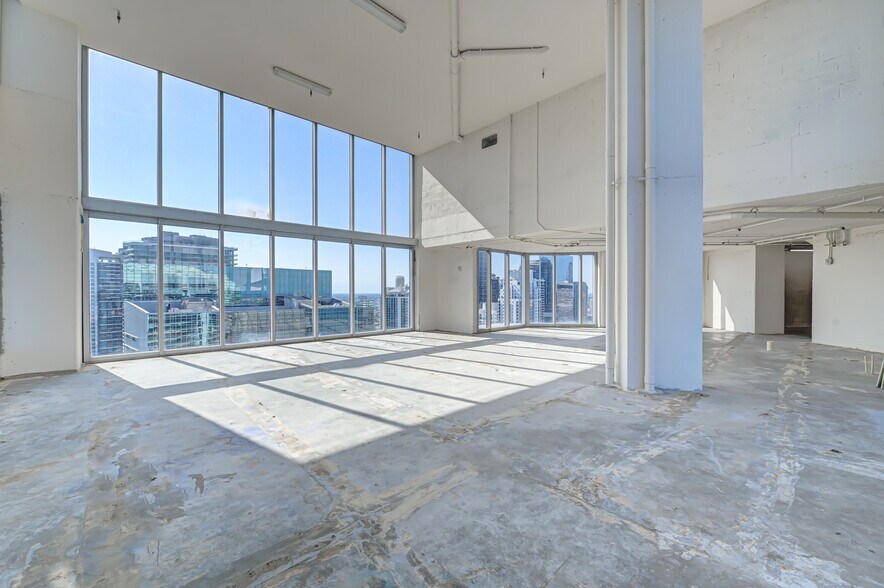1300 Brickell Bay Dr, Miami, FL à vendre - Photo de l’immeuble – Image 2 sur 11