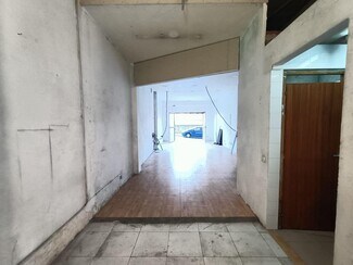 Plus de détails pour Local commercial à louer