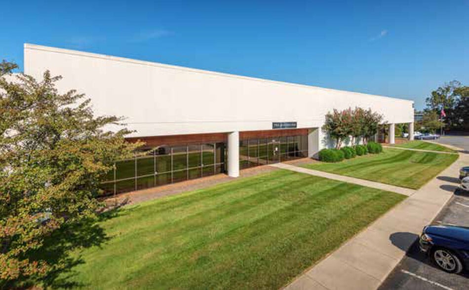 4523 Green Point Dr, Greensboro, NC à louer - Photo de l’immeuble – Image 3 sur 13