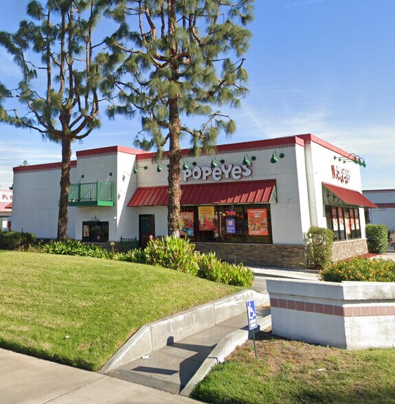 12022 Knott St, Garden Grove, CA à louer - Photo de l’immeuble – Image 2 sur 2