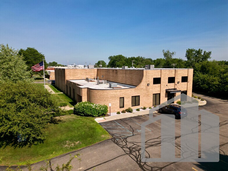41369 Vincenti Ct, Novi, MI à vendre - Photo de l’immeuble – Image 1 sur 7