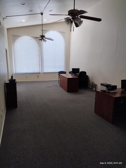 700 Scenic Dr, Modesto, CA à louer - Photo de l’immeuble – Image 3 sur 9