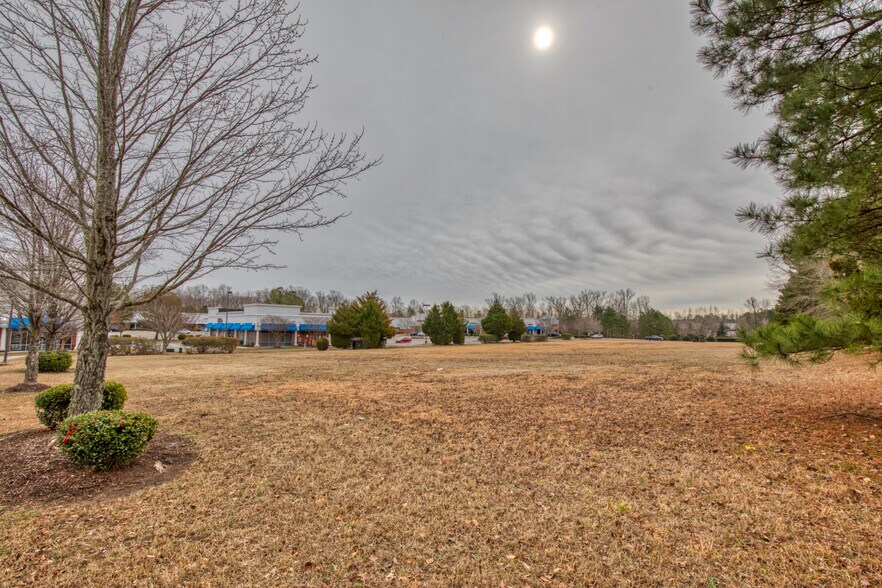 6624 Mooretown Rd, Williamsburg, VA à louer - Photo de l’immeuble – Image 1 sur 7