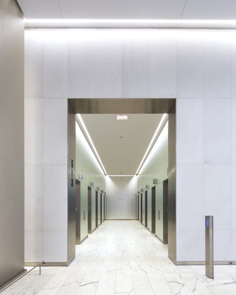 250 W 55th St, New York, NY à louer - Hall d’entrée – Image 3 sur 7