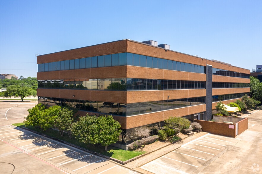 1430 Empire Central Dr, Dallas, TX à louer - Photo de l’immeuble – Image 2 sur 11