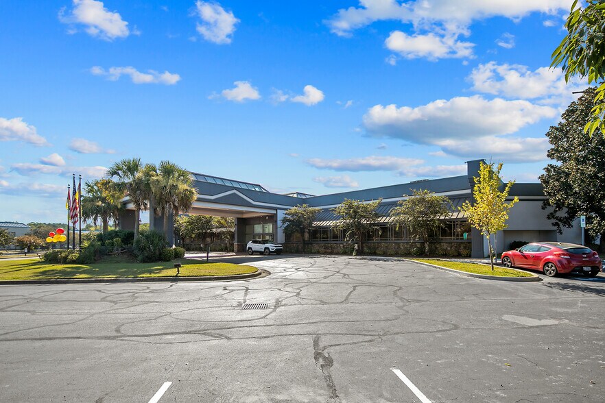 1944 Cedar Creek Rd, Fayetteville, NC à louer - Photo de l’immeuble – Image 2 sur 11