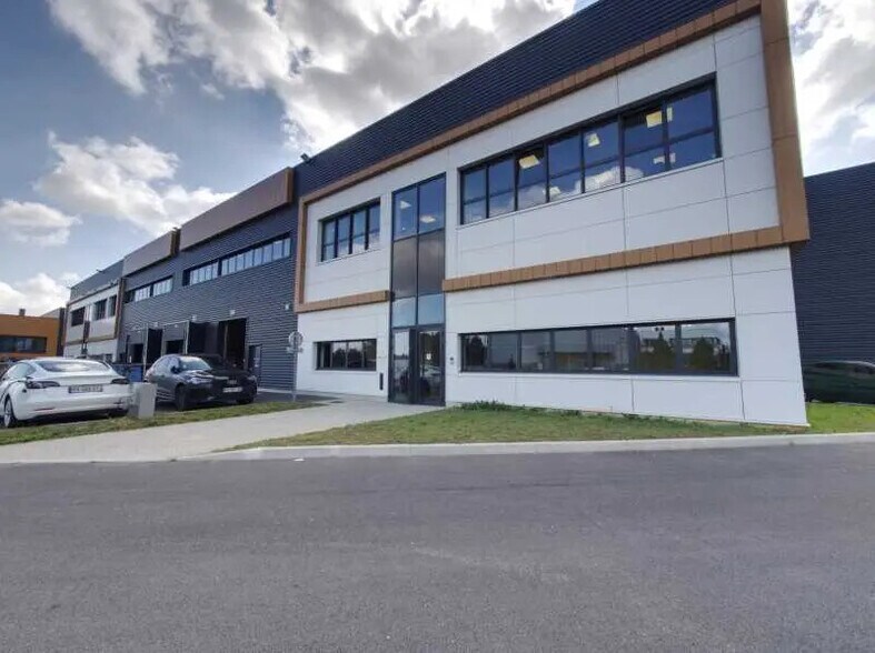 1 Bis Rue Du Meunier, Roissy-en-France à louer - Photo de l’immeuble – Image 2 sur 18