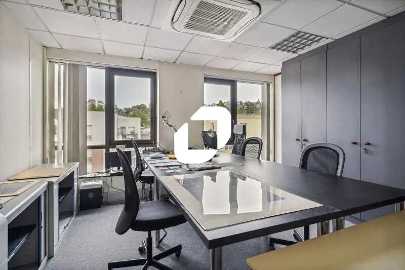 Bureau dans Issy-les-Moulineaux à vendre - Photo de l’immeuble – Image 3 sur 13