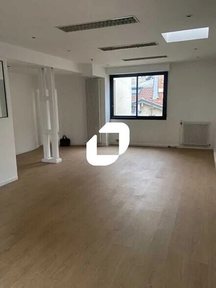 Bureau dans Paris à louer - Photo de l’immeuble – Image 2 sur 7