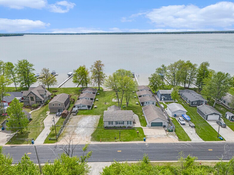 10392 Houghton Lake dr, Houghton Lake, MI à vendre - Photo de l’immeuble – Image 2 sur 39