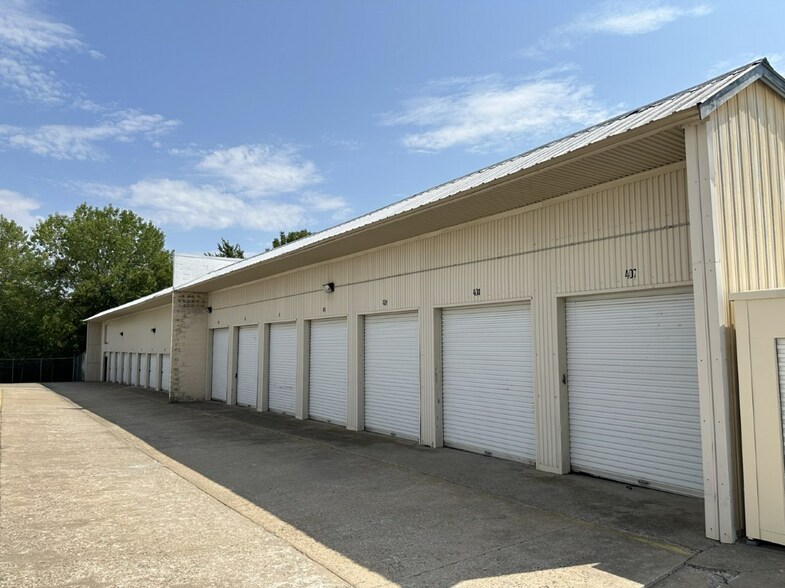 3200 S Kansas Ave, Topeka, KS à louer - Photo de l’immeuble – Image 2 sur 2