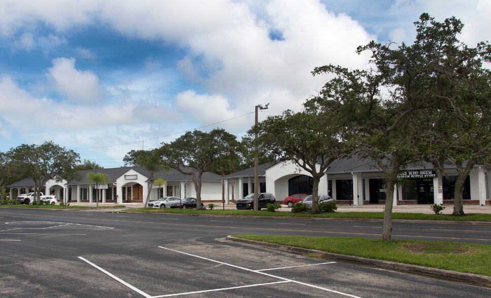 4150 Okeechobee Rd, Fort Pierce, FL à louer - Photo de l’immeuble – Image 3 sur 7