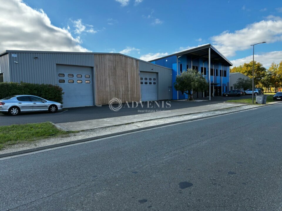 Local d'activités dans Azay-le-Rideau à vendre Photo de l’immeuble– Image 1 sur 13