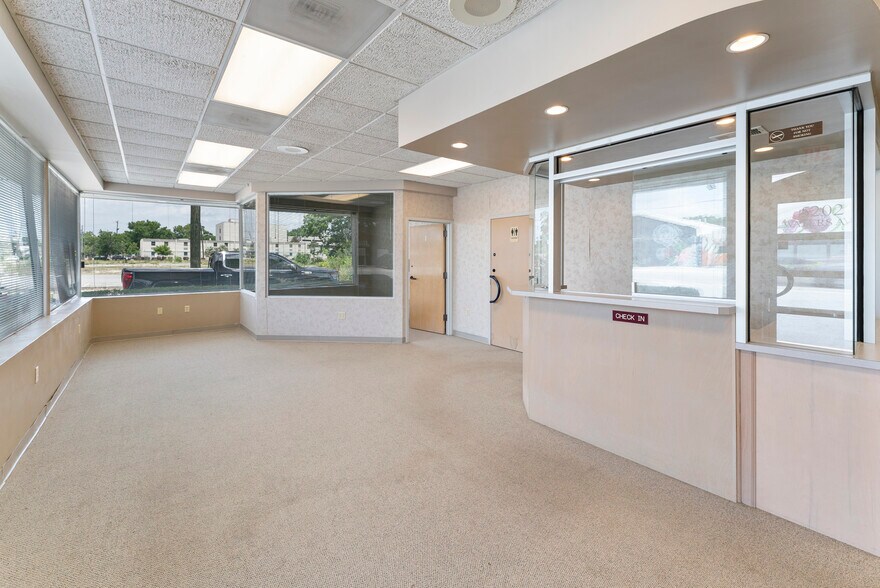 5202 Waters Ave, Savannah, GA à louer - Photo de l’immeuble – Image 3 sur 31