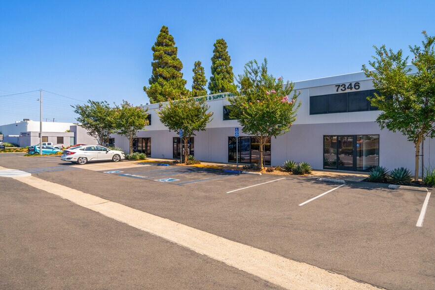 15131-15151 Goldenwest Cir, Westminster, CA à louer - Photo de l’immeuble – Image 1 sur 13
