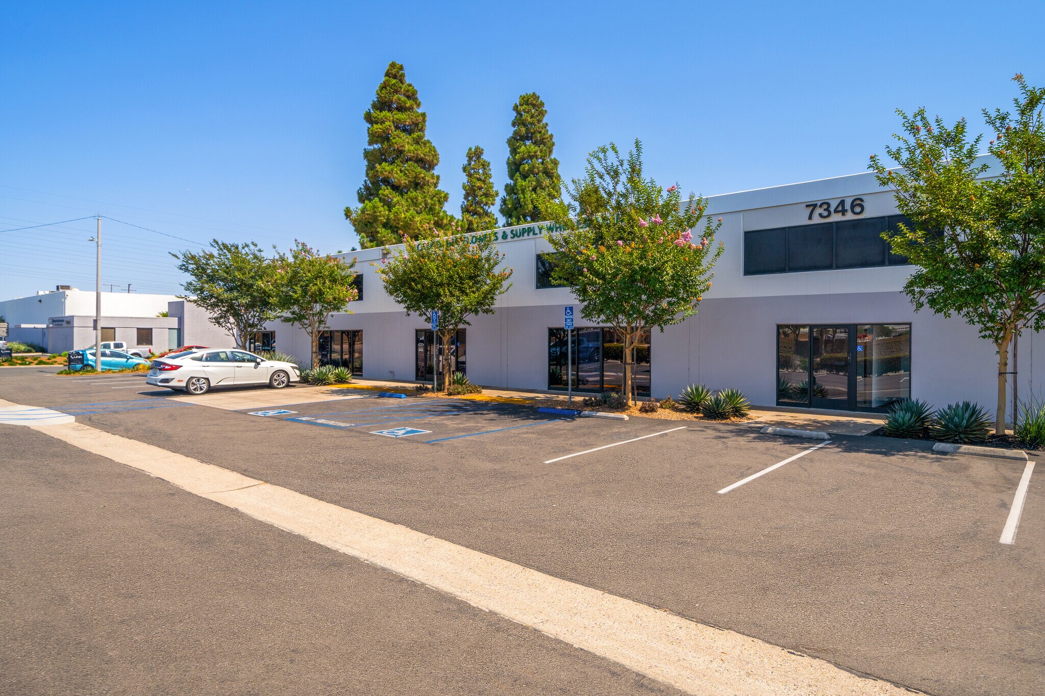 15131-15151 Goldenwest Cir, Westminster, CA à louer Photo de l’immeuble– Image 1 sur 15
