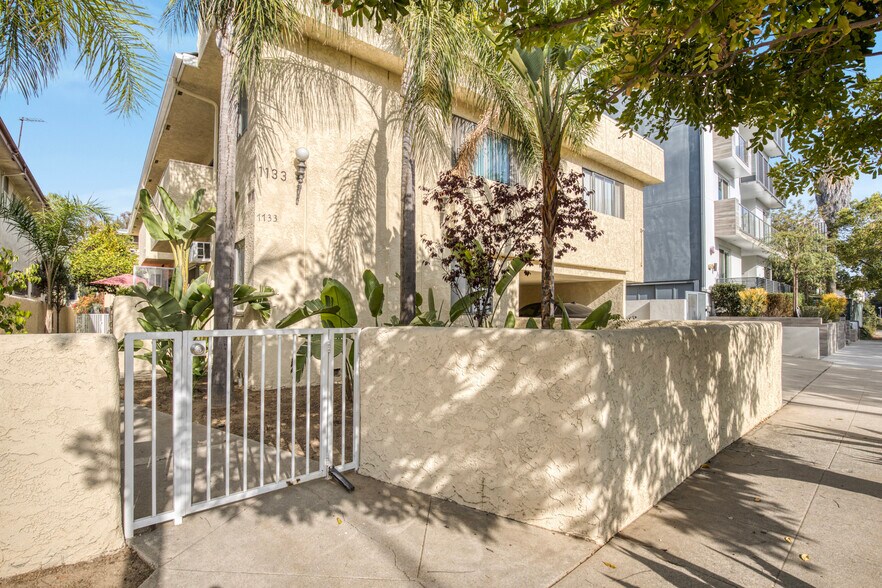 1133 S Spaulding Ave, Los Angeles, CA à vendre - Photo principale – Image 1 sur 7