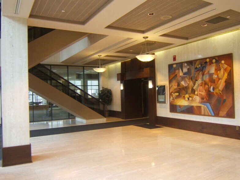 220 Market Ave S, Canton, OH à louer - Photo intérieure – Image 2 sur 5