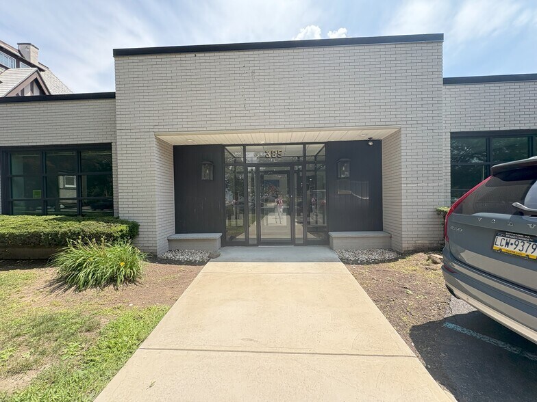 385 Wyoming Ave, Kingston, PA à louer - Photo de l’immeuble – Image 1 sur 3