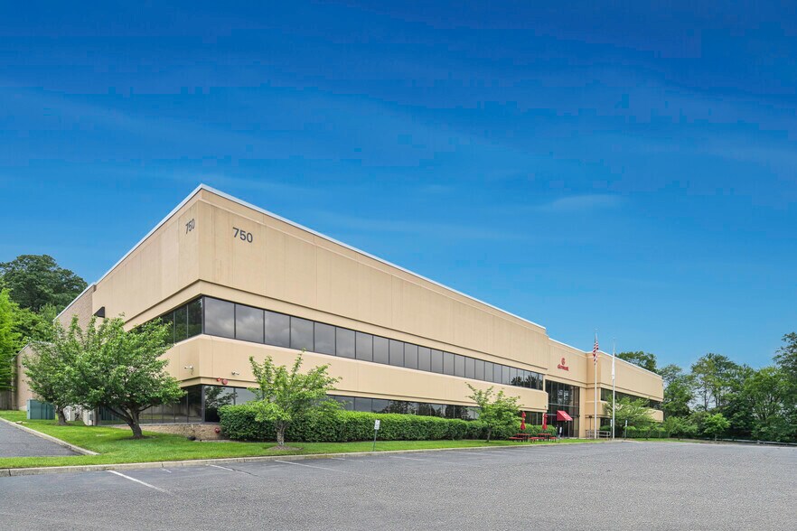 750 Corporate Dr, Mahwah, NJ à louer - Photo de l’immeuble – Image 2 sur 13