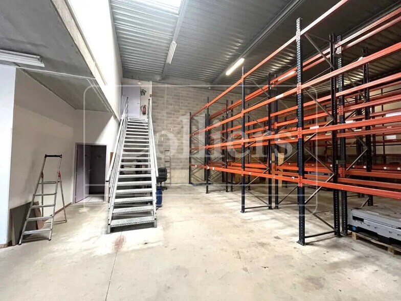 Local d’activités dans La Ciotat à louer - Photo de l’immeuble – Image 1 sur 6