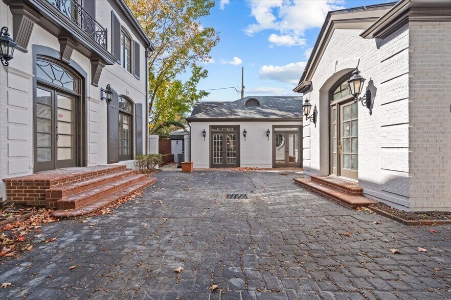 711 W Wade Hampton Blvd, Greer, SC à louer - Photo de l’immeuble – Image 2 sur 18