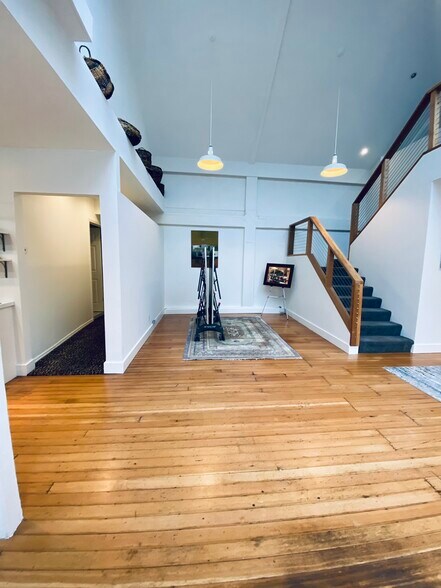 263 Hatch Ln, Burlingame, CA à louer - Photo de l’immeuble – Image 3 sur 9