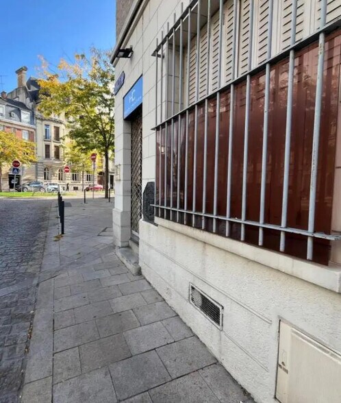 Local commercial dans Reims à louer - Photo de l’immeuble – Image 3 sur 8