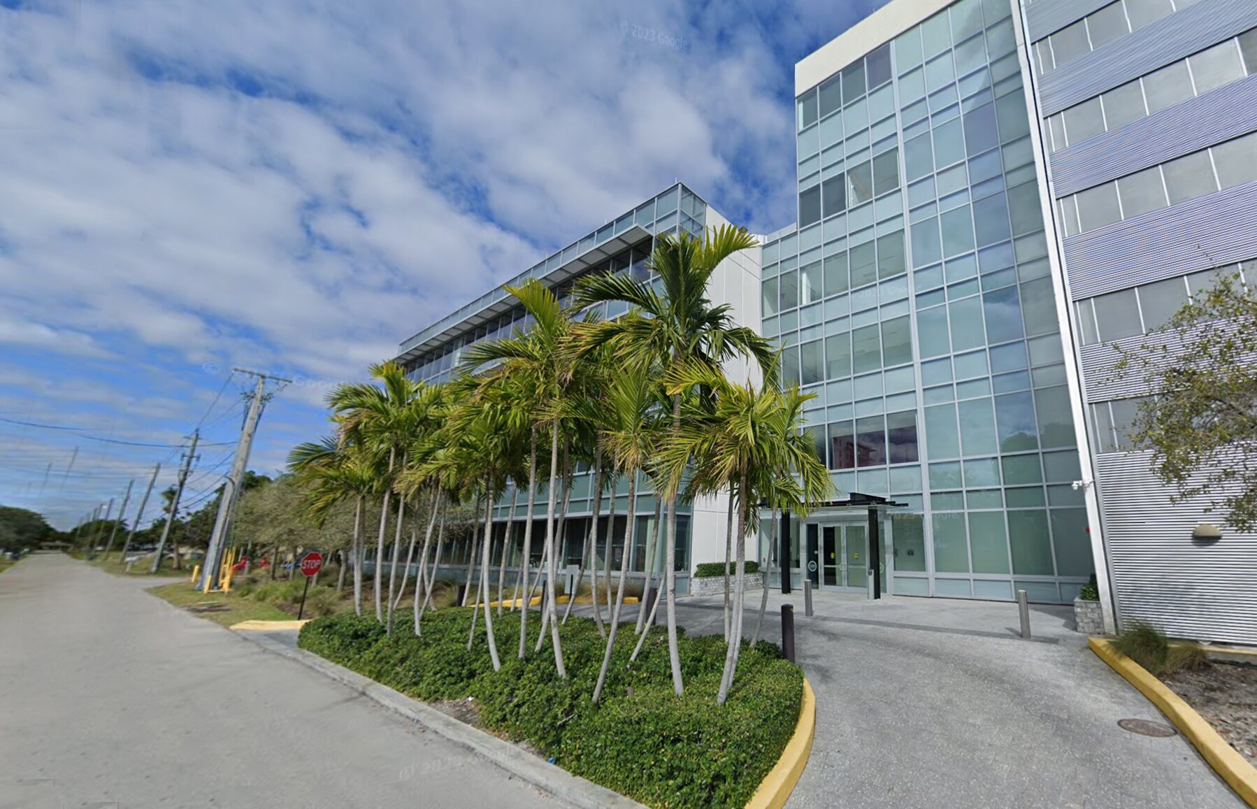 21550 Biscayne Blvd, Aventura, FL à louer Photo de l’immeuble– Image 1 sur 10