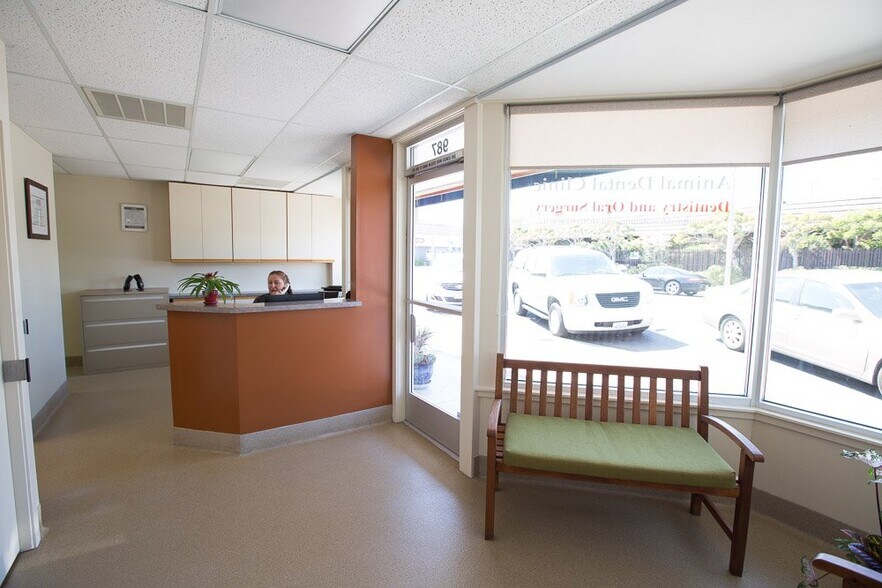 987 Laurel St, San Carlos, CA à louer - Photo de l’immeuble – Image 3 sur 4