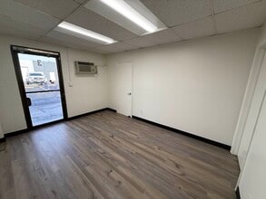 8030-8040 Remmet Ave, Canoga Park, CA à louer Photo intérieure– Image 1 sur 6