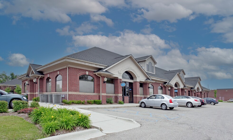 6548 Town Center Dr, Independence Township, MI à louer - Photo de l’immeuble – Image 1 sur 1