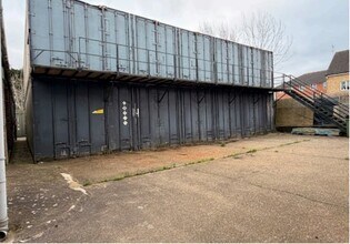 Hill Farm Av, Watford à louer Photo de l’immeuble– Image 2 sur 7