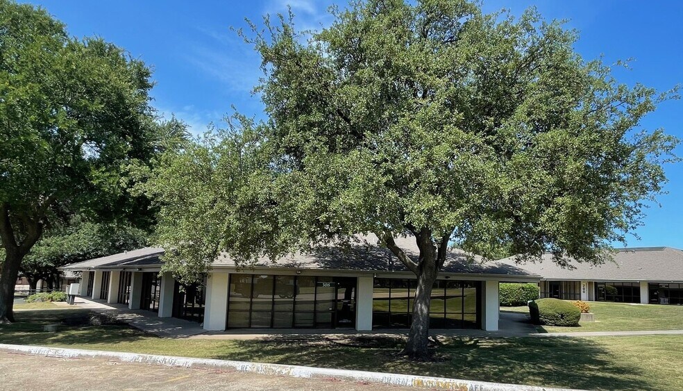 3900 W 15th St, Plano, TX à louer - Photo de l’immeuble – Image 3 sur 5