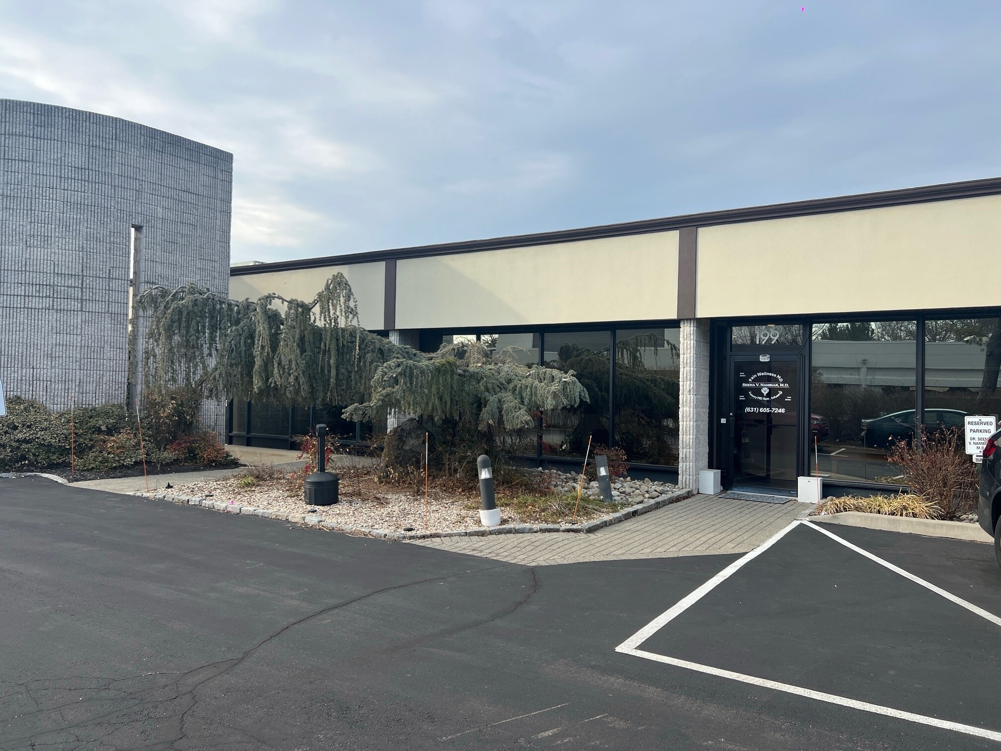 185-205 Froehlich Farm Blvd, Woodbury, NY à louer Photo de l’immeuble– Image 1 sur 26