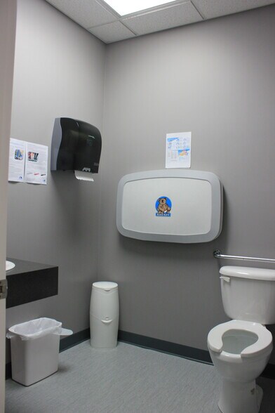 1290 Trans Canada Way SE, Medicine Hat, AB à louer - Photo intérieure – Image 3 sur 7