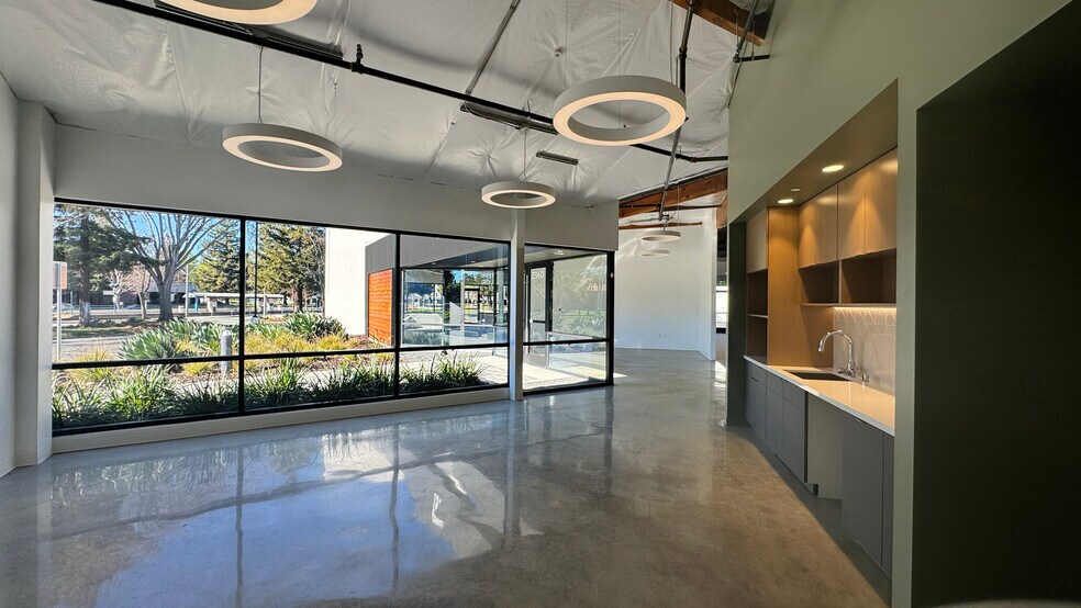 51-61 Daggett Dr, San Jose, CA à louer - Photo de l’immeuble – Image 2 sur 7