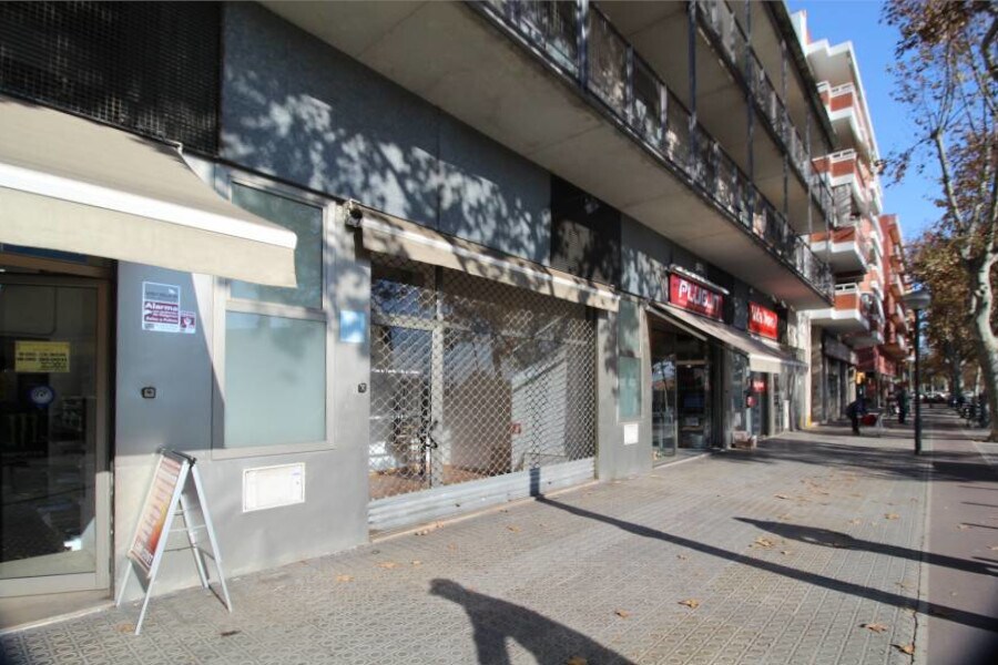Local commercial dans Vilanova i la Geltrú, Barcelona à louer Photo de l’immeuble– Image 1 sur 6