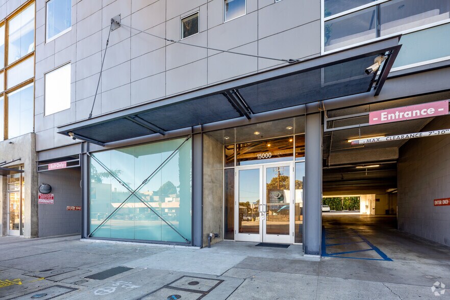 15000 Ventura Blvd, Sherman Oaks, CA à louer - Photo de l’immeuble – Image 3 sur 22