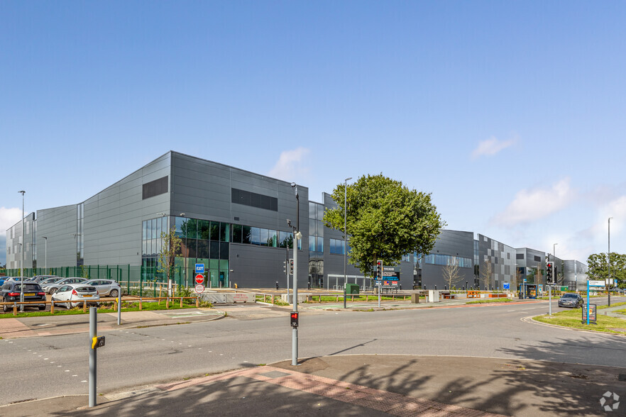 Fleming Way, Crawley à louer - Photo de l’immeuble – Image 3 sur 25