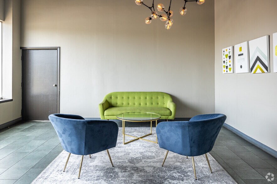 2863-2867 S Kinnickinnic Ave, Milwaukee, WI à louer - Photo de l’immeuble – Image 3 sur 14