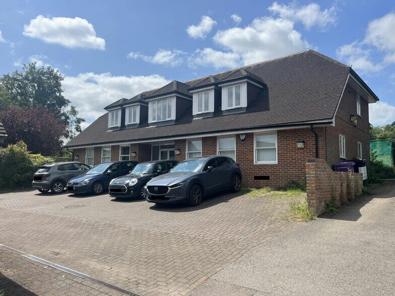 High St, Great Missenden à louer - Photo de l’immeuble – Image 1 sur 2