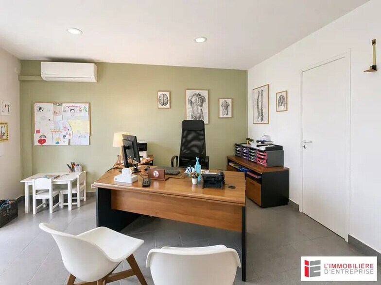Bureau dans Saint-Erblon à vendre - Photo intérieure – Image 3 sur 12