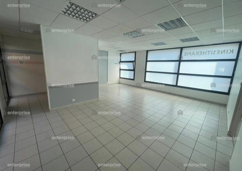 113 Rue De La Chaussée Romaine, Saint-Quentin à louer - Photo de l’immeuble – Image 3 sur 4